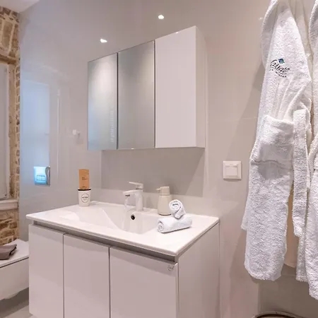 Vailato Swan White Corfu (city)